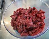 Une image de l'étape 2 de Bœuf à l’asiatique aux concombres et gingembre.