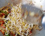 Foto langkah ke 3 dari resep Tumis pindang kecambah.