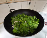 預防便祕的料理-枸杞皇宮菜炒金針菇的食譜步驟2照片