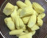 A picture of step 2 of Chilli Baby Corn.