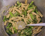 Foto del paso 3 de la receta: Casarecce pasta con bimi, pesto y jamón