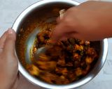 A picture of step 5 of Punjabi mango pickle.