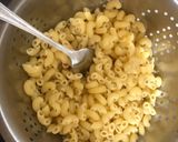 A picture of step 2 of Macaroni cheesy spicy saucy.