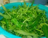 Foto langkah ke 1 dari resep Tumis kangkung simpel.