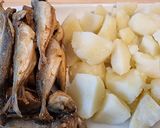 Foto del paso 7 de la receta: Chinchos en adobo con cachelos y vinagreta de huevo y tomate