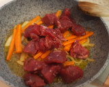 Foto del paso 3 de la receta: Ragout de ternera y setas en salsa de soja y nata