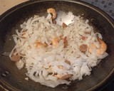 Foto langkah ke 6 dari resep Kwetiau Udang Sosis.
