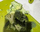 Foto langkah ke 1 dari resep Sauteed Garlic Broccoli ala Mama Asi / yLoVeA.