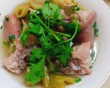 Hình bước làm 3 của món Đuôi heo hầm dưa cải