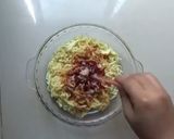 Foto langkah ke 3 dari resep Mie kepompong goreng.