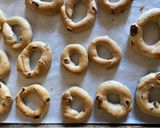 Foto del passaggio 5 della ricetta Ciambelline al mosto | mostaccioli