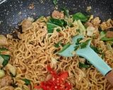 Foto langkah ke 10 dari resep Mie Goreng Nyemek.