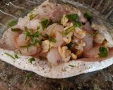 Foto del paso 2 de la receta Dorada rellena de gambas y berberechos
