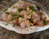 Foto del paso 2 de la receta: Dorada rellena de gambas y berberechos