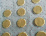 Foto del paso 5 de la receta: Galletas con flores y aroma a limón
