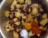 A picture of step 6 of میمنی کاٹھیاواڑی چنا چاٹ.