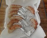 Foto del passaggio 2 della ricetta Gamberoni fritti in crosta di vermicelli di riso e gazpacho piccante di fragole e datterini
