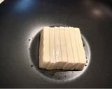 蒜香醬汁豆腐抱蛋的食譜步驟1照片