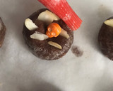 Foto del paso 12 de la receta: Panellets de mazapán con piñones y otras variedades