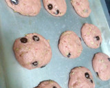 Foto del paso 4 de la receta: 🌺Galletas de fresa con avena y chispas de chocolate🌺