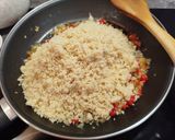 Foto del paso 4 de la receta: Falsas migas de cuscús con verdura su chorizo y brochetas de langostinos con piña