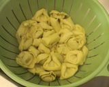 Foto del paso 11 de la receta: Tortelinis, salsa paternoster, albóndigas vegetales y pan a la "Pepeluí"