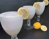 Foto del paso 3 de la receta: Pisco sour con azúcar flor 🍋