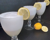 Foto del paso 3 de la receta: Pisco sour con azúcar flor 🍋