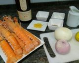 Foto del paso 1 de la receta: Cigalas flambeadas con salsa de lima