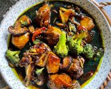 Gambar langkah 6 resipi Ayam Kecap Lada Hitam.