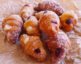 Foto del paso 19 de la receta: Mini croissants con masa brioche rellenos de crema y coulis de arándanos