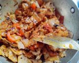 A picture of step 4 of रोटी के पोहे (कढ़ाई में).