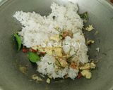 Foto langkah ke 2 dari resep Sepiring NASI GORENG DAUN JERUK #pr_bukannasibiasa.