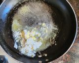 A picture of step 3 of White sauce farfalle pasta.