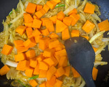 Foto del paso 6 de la receta: Curry de plátano, calabaza y setas con leche de coco