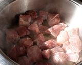 Foto del paso 1 de la receta Cerdo en salsa con pimientos del piquillo