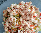 Foto del paso 3 de la receta: Tostas de surimi y atún