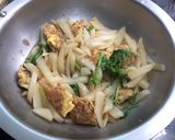 Foto langkah ke 10 dari resep Lobak putih masak Daging ayam cincang Goreng telur.