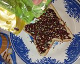 Foto langkah ke 2 dari resep Sandwich Susu Cokelat Meises.