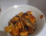 Foto langkah ke 3 dari resep Ikan bilih balado terung.
