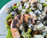 Foto del paso 8 de la receta: Ensalada de pescado y marisco con salsa negra