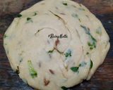 A picture of step 3 of Methi Lachha Paratha.