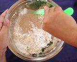 Foto langkah ke 4 dari resep Resep & Cara Membuat Kue Garpu Bawang yang gurih dan renyah.