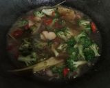 Foto langkah ke 6 dari resep Tumis udang brokoli bakso.