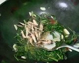 Foto langkah ke 3 dari resep 14. Tumis Kangkung Ikan Teri asin.