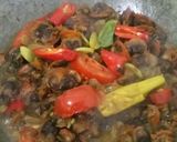 Foto langkah ke 3 dari resep Tumis Kerang Saus Tiram.