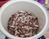 2034. Gomba raguleves galuskával! recept fázis 2 fotója