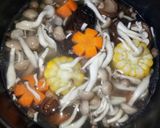Hình bước làm 4 của món Canh Sườn Nấm Linh Chi