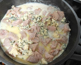 Foto del paso 3 de la receta: Pavo con salsa de queso azul