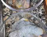 Foto del paso 4 de la receta Patatas confitadas al aroma de langostinos al ajillo